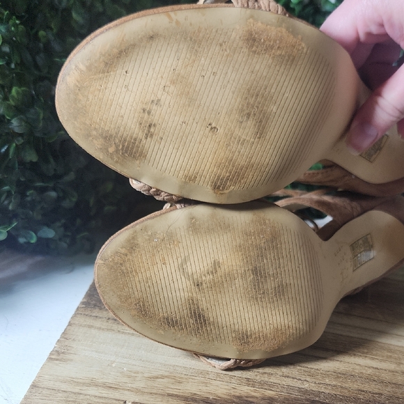 White House Black Market Tan Heels with Stiletto Design & Lace-Up Straps Size 9 - Picture 12 of 14